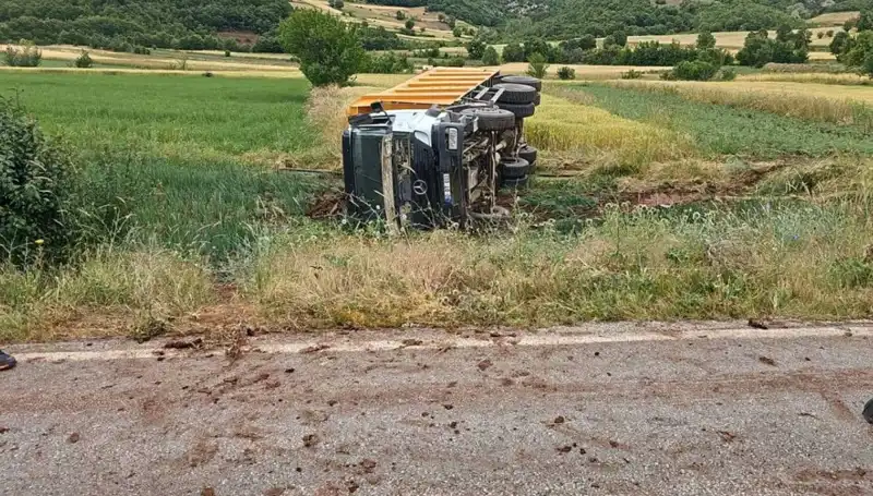 Tokat'ta Devrilen Kamyonun Şoförü Hayatını Kaybetti: Kazanın Detayları Açıklandı