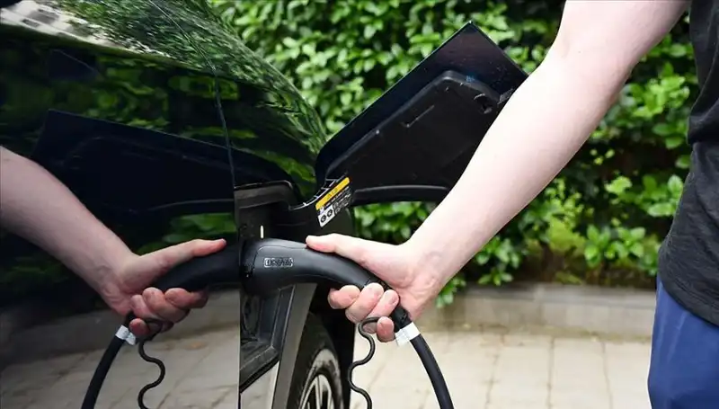 İngiltere, ABD Gümrük Vergilerine Karşı Elektrikli Araç Üreticilerine Destek Sağlıyor!