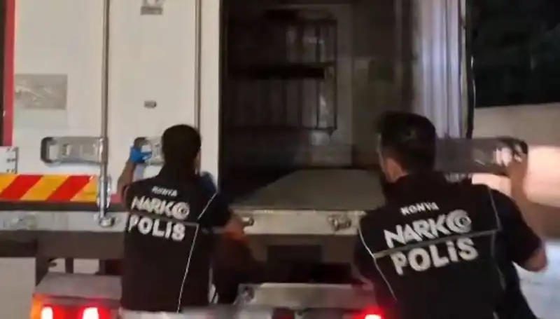 Konya’da Uyuşturucu Operasyonu: Dört Şüpheli Suçüstü Yakalandı!