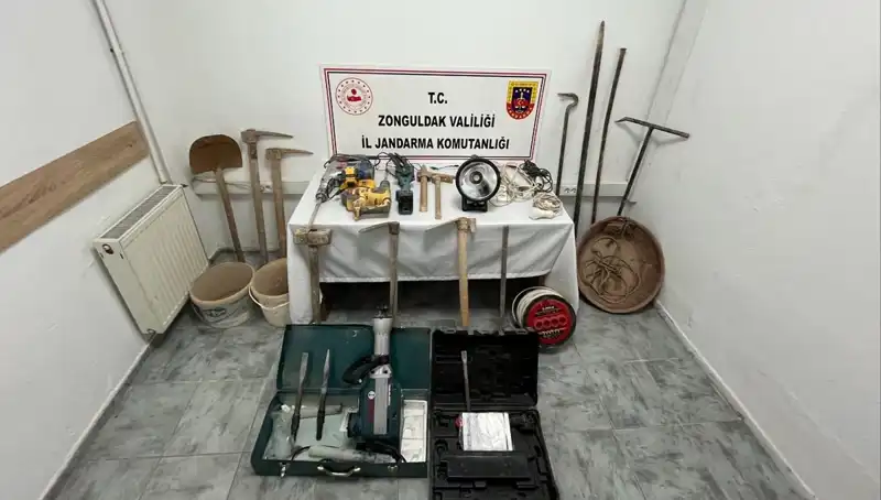Çaycuma'da Kaçak Kazı Yapan 5 Şahıs Suçüstü Yakalandı