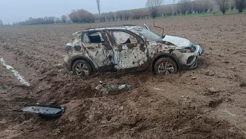 Şarampole Devrilen Araçta İki Kişi Yaralandı: Kaza Detayları ve İlk Yardımlar