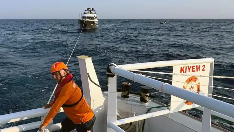 Marmaris'te Sürüklenen Tekne Kurtarıldı: Facia Önlenmiş Olabilir