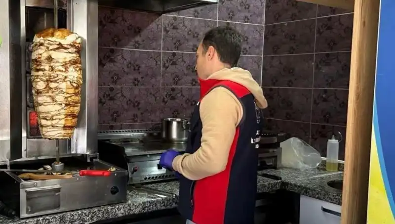 Tavuk Döner Alarmı: Ceza Kesilen İşletmelerde Neler Oluyor?