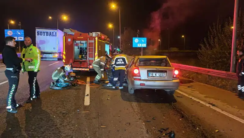 Kamyona Arkadan Çarpan Sürücü Hayatta Kalma Mücadelesi Veriyor