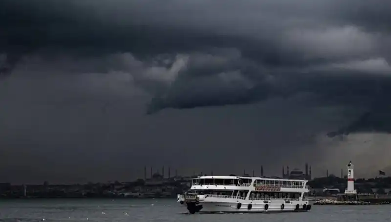 İstanbul ve Çevresinde Kuvvetli Sağanak Yağış Alarmı Verildi