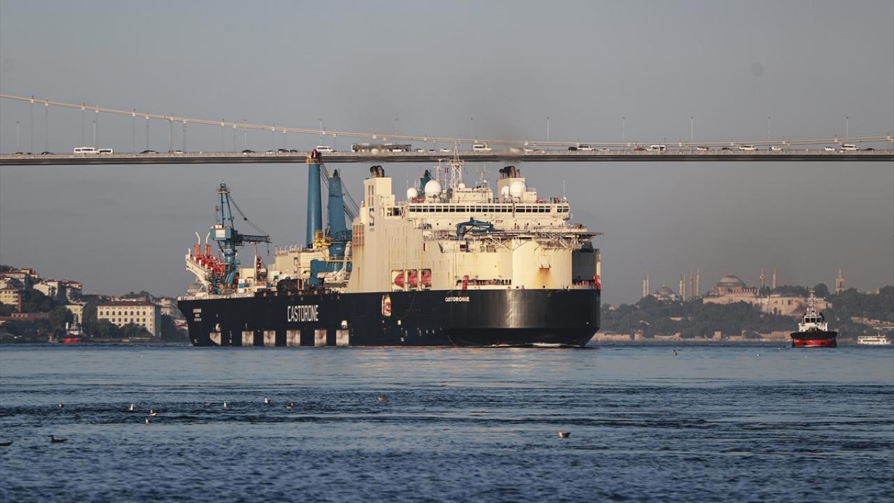 İstanbul Boğazı Gemi Trafiğine Kapatıldı