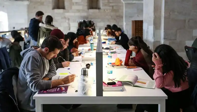Üniversitelerin 2023-2024 Eğitim Takvimleri Açıklandı: Hangi Tarihlerde Başlıyor?