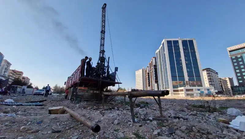 Galeria Sitesi'nde İlk Kazma Vuruldu: 89 Kişinin Kayıp Hikayesi