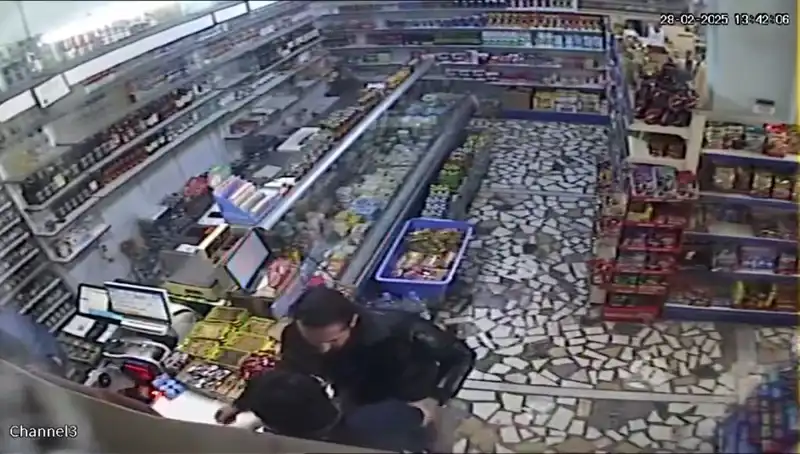 Cezaevi Firarisi Markette Kaos Yarattı: Bıçak ve Mermer Kullanarak Dehşet Saçtı