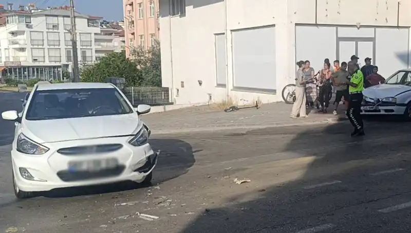 Antalya'da Trafik Kazası: İki Otomobil Çarpıştı, Yaralılar Var!