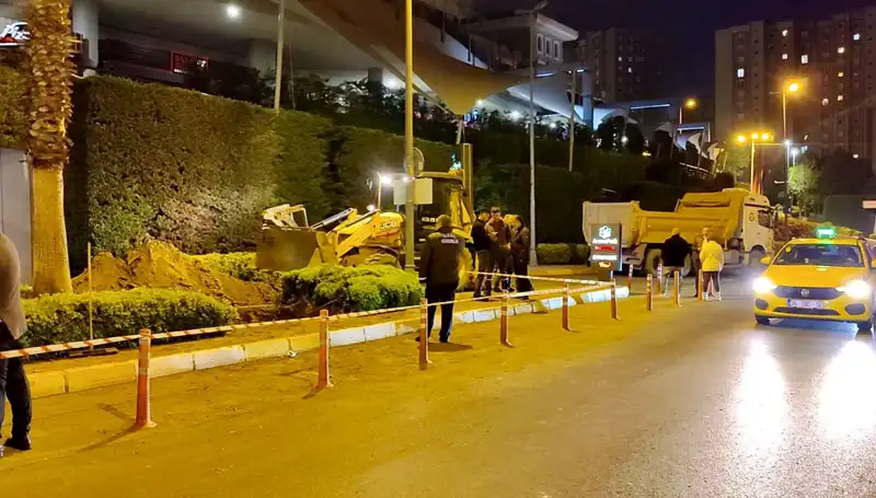 AVM Girişinde Doğalgaz Kaçağı: Panik Anlarına Neden Oldu