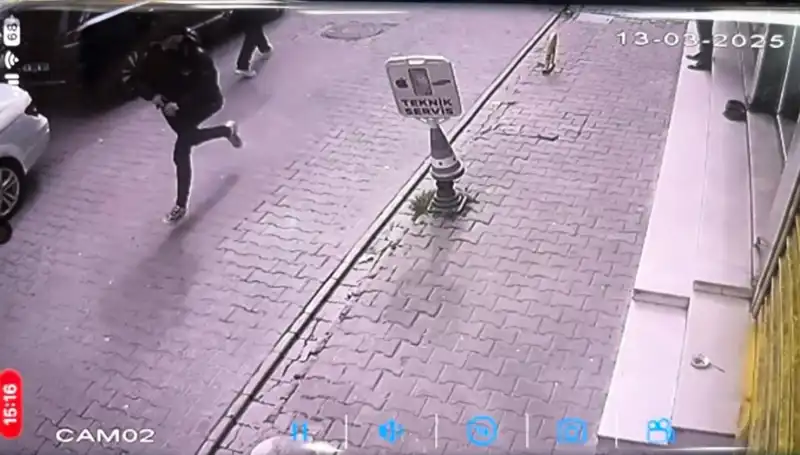 İstanbul'da Silahlı Saldırı: Bacağından Vurulan Adamın Dramı