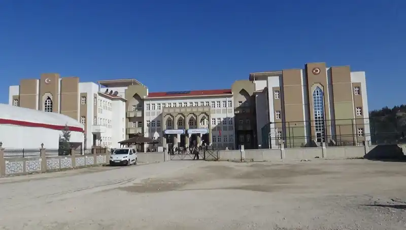 Ortaokulda Öğretmen-Öğrenci Şiddet İddiası: Eğitimde Güvenlik Sorunları Artıyor