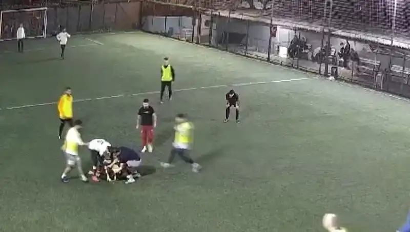 İki Ayrı Halı Sahada Yaşanan İkiz Ölüm Olayları: Neler Oldu?