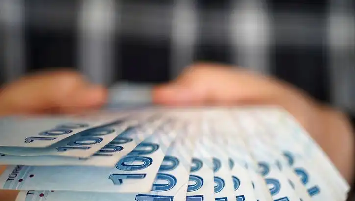 Emekli Promosyonları 2025: Bankalar Hangi Fırsatları Sunuyor?