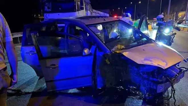 Otomobil Bariyere Çarptı: Korkunç Kaza Sonrası Bir Can Gitti