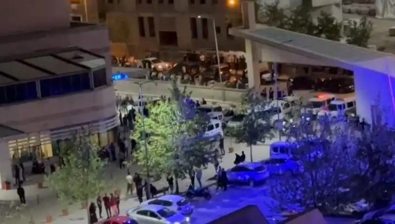 Sosyal Medyada Halay Başını Ele Geçirme Savaşı: Bıçaklama ve Kafalarda Darbe!