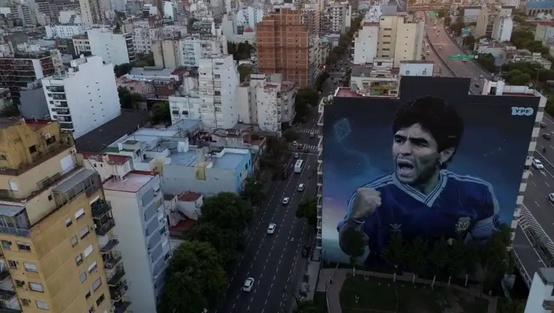 Maradona'nın Ölümündeki Gizem: Sağlık Çalışanları Cinayet Suçlamasıyla Yargılanacak