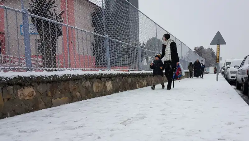 İlkbahar Gelmeden Kışa Dönüş: Şehir Beyaza Büründü!
