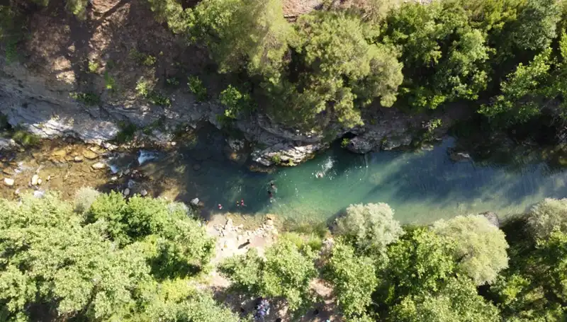 Adana Yaz Sıcaklarında Nem Çilelerinizi Azaltacak Doğal Kaynak Suları