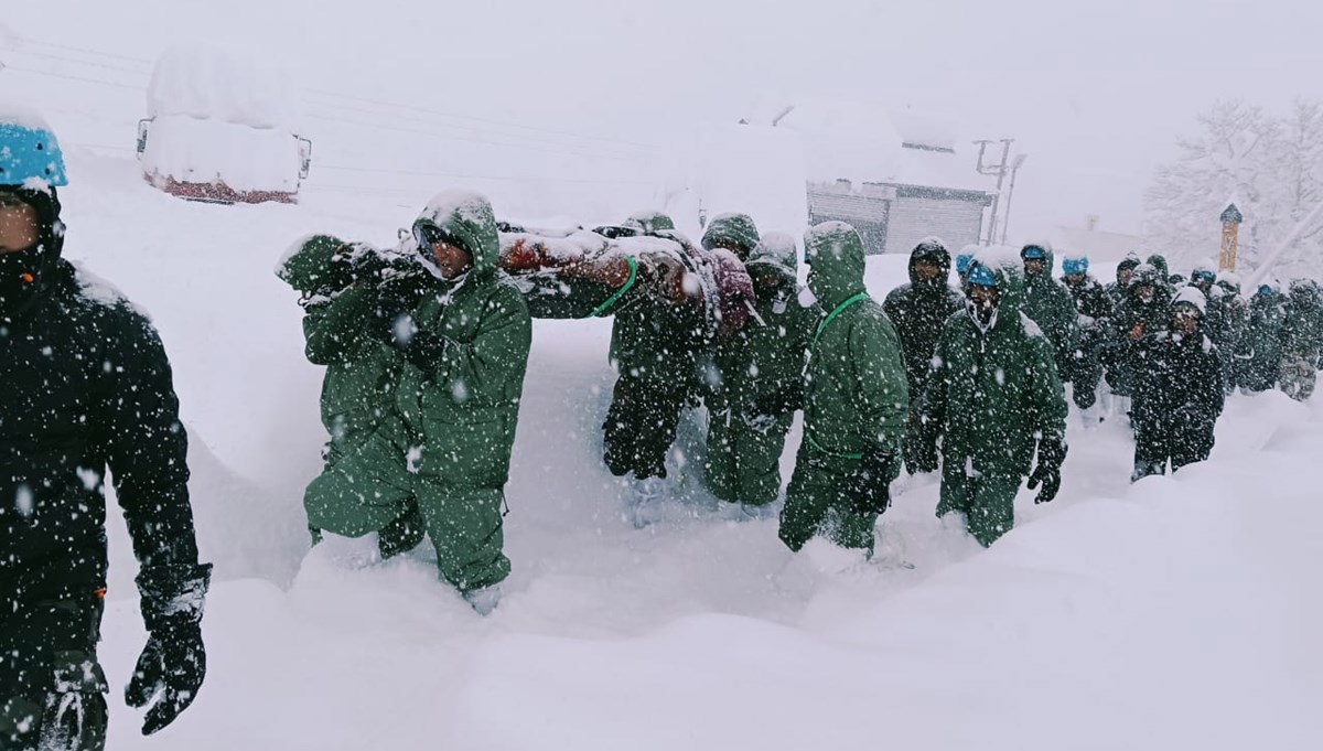 "Himalayalar'ı Sarsan Çığ Felaketi: 41 Kişi Mahsur Kaldı"